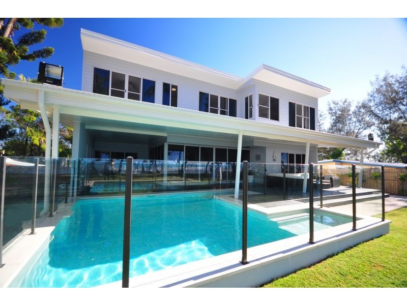 4 Reef Street, Saunders Beach QLD 4818