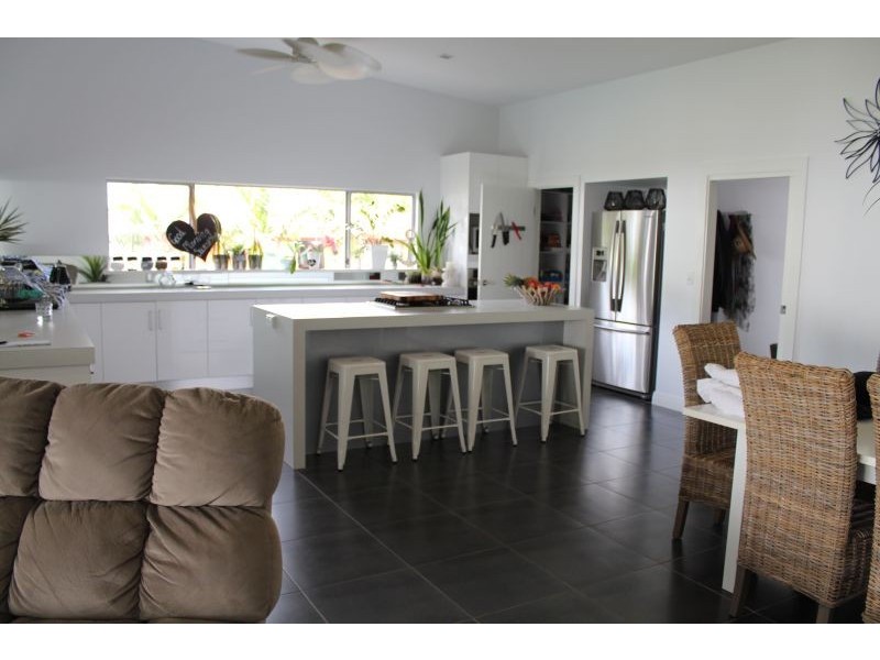 4 Reef Street, Saunders Beach QLD 4818