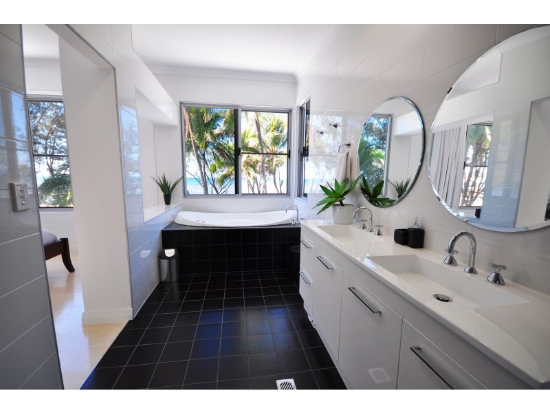 4 Reef Street, Saunders Beach QLD 4818