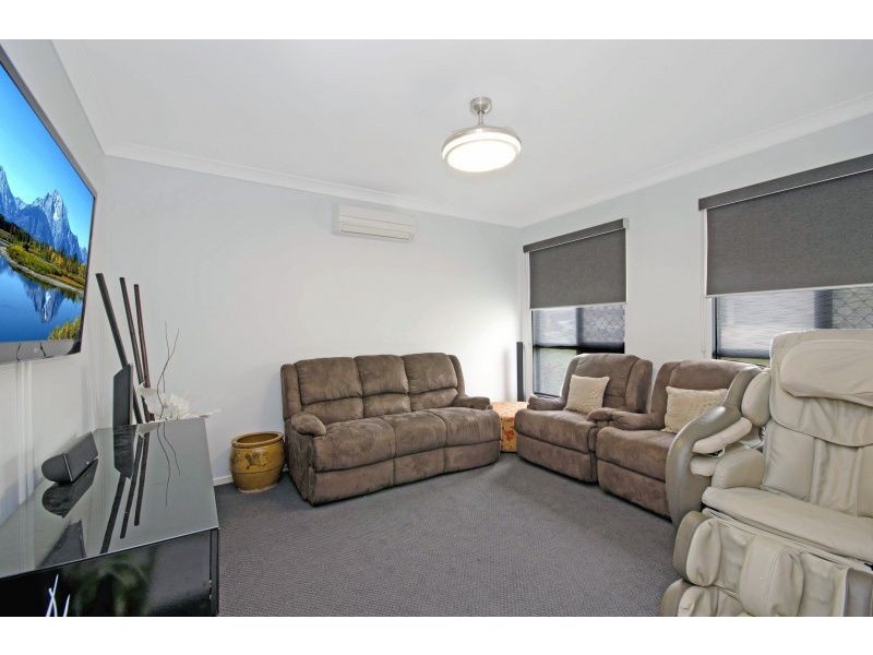 22 Hillock Crescent, Bushland Beach QLD 4818