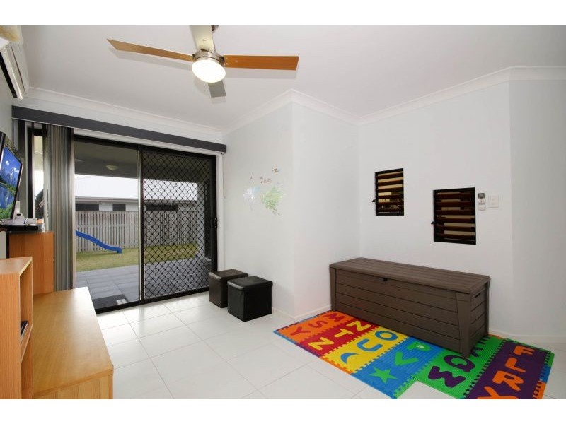 22 Hillock Crescent, Bushland Beach QLD 4818