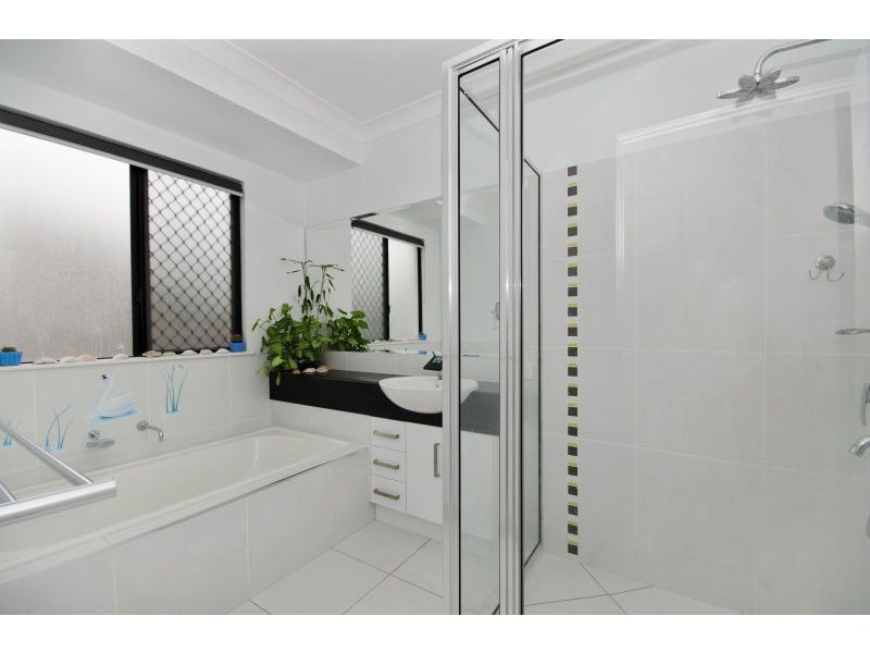 22 Hillock Crescent, Bushland Beach QLD 4818