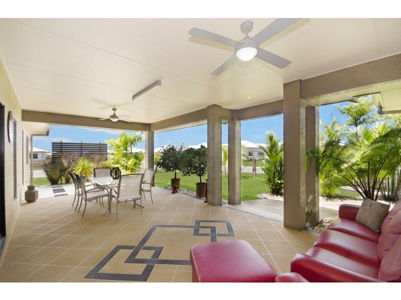 62 Daintree Drive, Bushland Beach QLD 4818