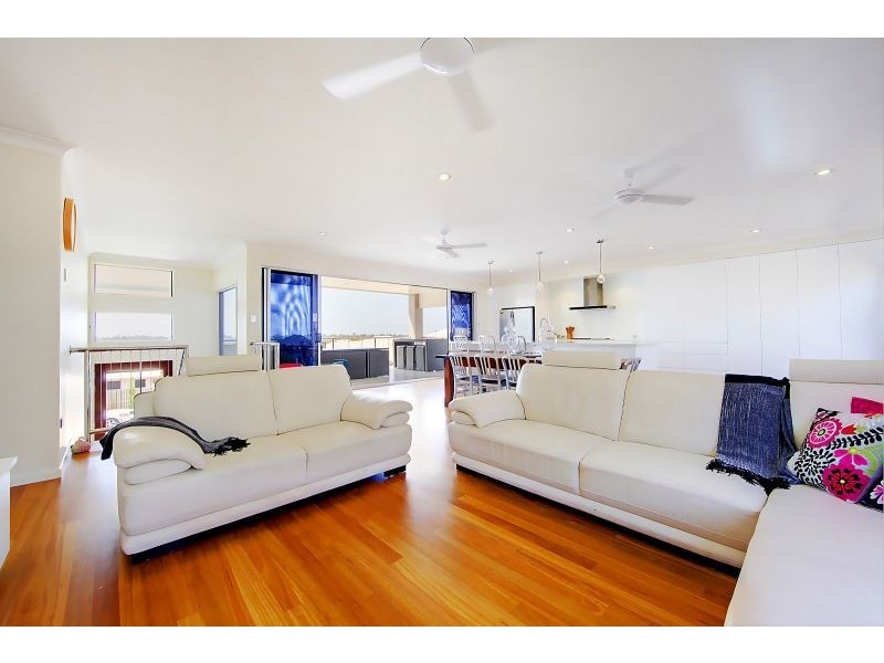 10 Yanooa Court, Bushland Beach QLD 4818