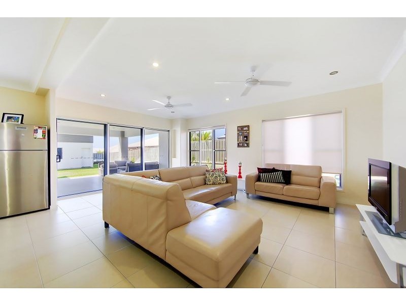 10 Yanooa Court, Bushland Beach QLD 4818