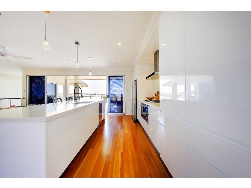 10 Yanooa Court, Bushland Beach QLD 4818