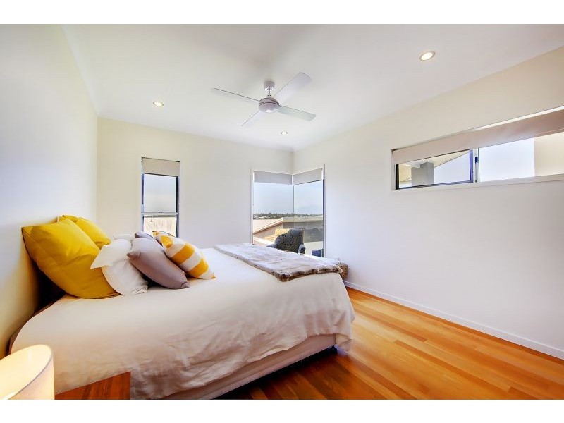 10 Yanooa Court, Bushland Beach QLD 4818