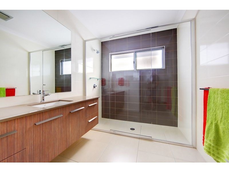 10 Yanooa Court, Bushland Beach QLD 4818