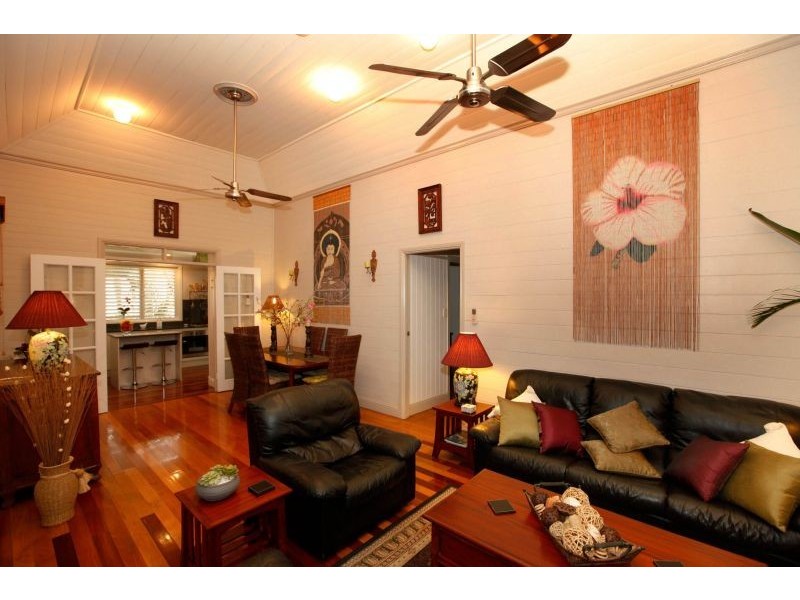 27 Tenth Avenue, Railway Estate QLD 4810