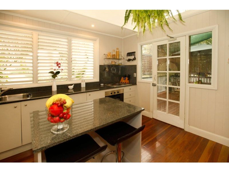 27 Tenth Avenue, Railway Estate QLD 4810