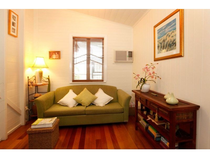 27 Tenth Avenue, Railway Estate QLD 4810