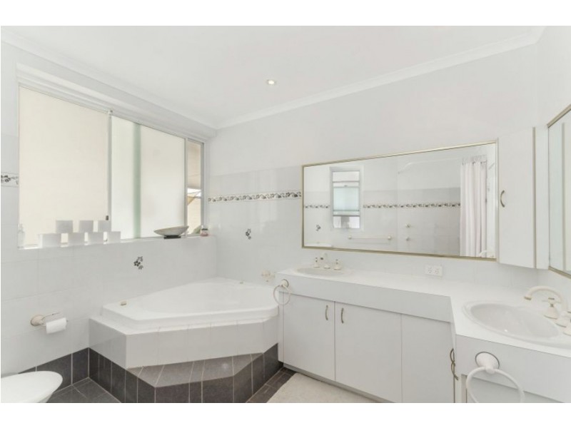 8 Havana Street, Rowes Bay QLD 4810