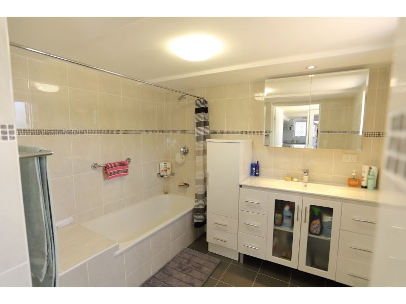 17-19 Echlin Street, West End QLD 4810