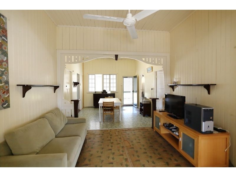 17-19 Echlin Street, West End QLD 4810