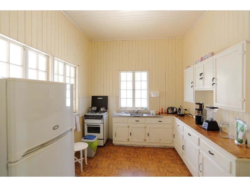 17-19 Echlin Street, West End QLD 4810