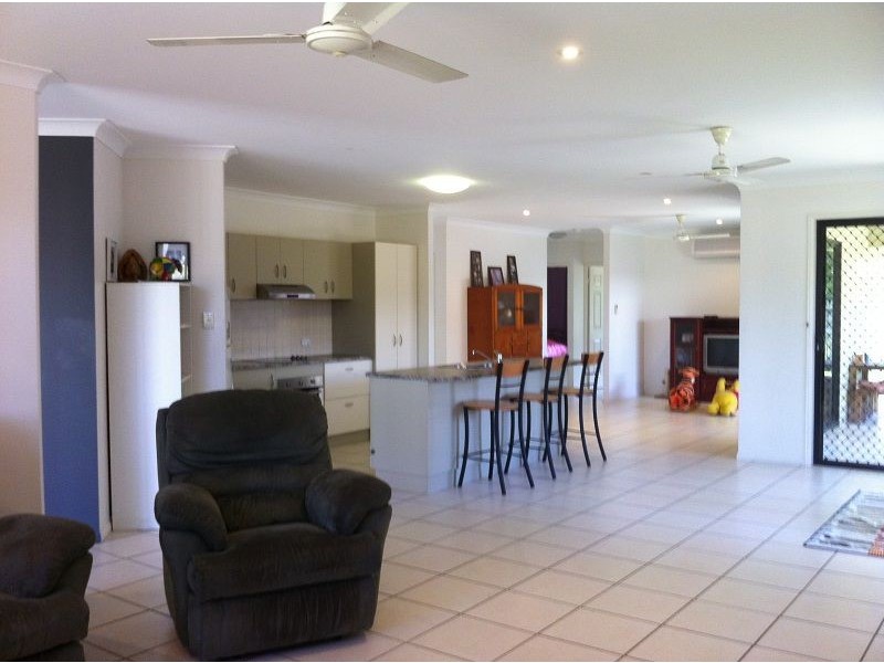 53 Greentree Circuit, Bushland Beach QLD 4818