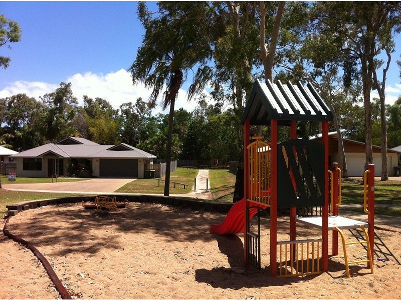 53 Greentree Circuit, Bushland Beach QLD 4818