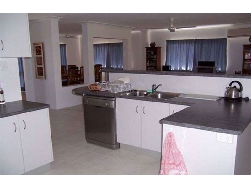 17 Estuary Pde, Douglas QLD 4814