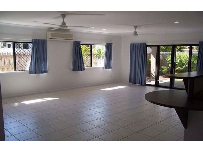 17 Estuary Pde, Douglas QLD 4814