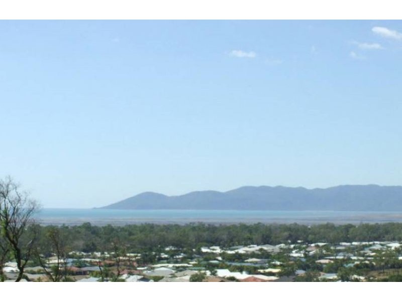 5 Bray Court, Bushland Beach QLD 4818