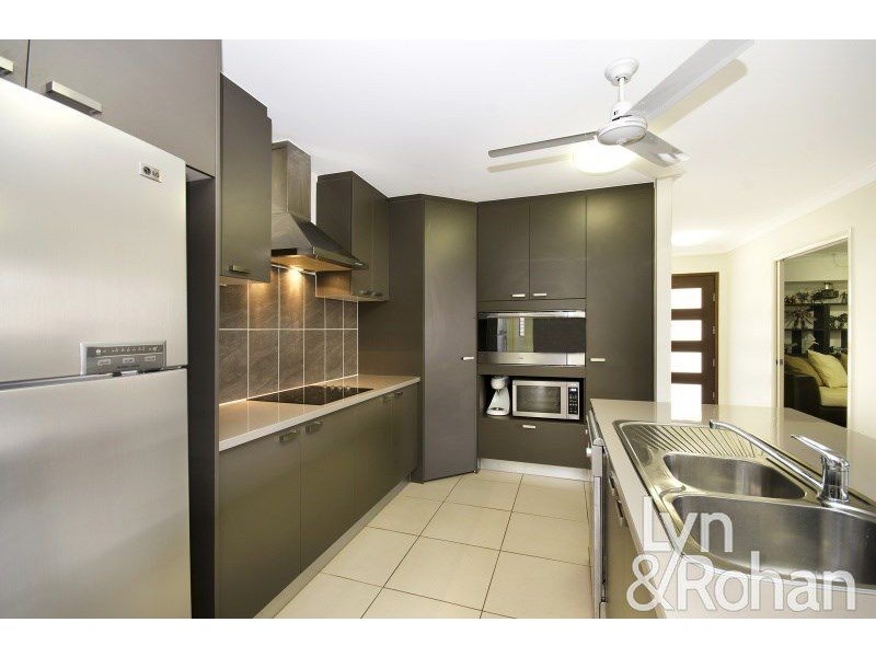 33 Kroymans Drive, Mount Louisa QLD 4814