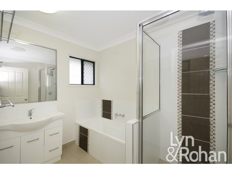 33 Kroymans Drive, Mount Louisa QLD 4814