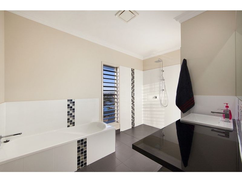 58 St Albans Road, Mount Louisa QLD 4814