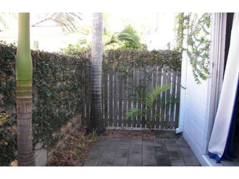 2/76 Paxton Street, North Ward QLD 4810