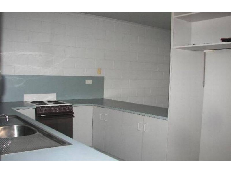 2/76 Paxton Street, North Ward QLD 4810