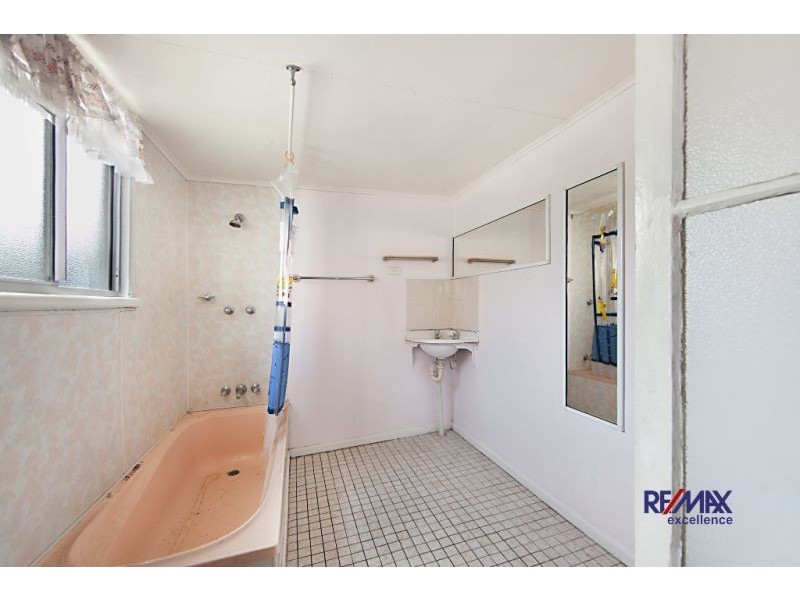 24 Maryvale Street, West End QLD 4810