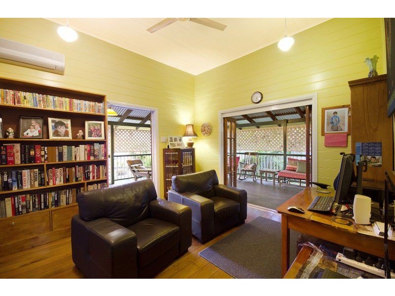 15 The Avenue, Hermit Park QLD 4812