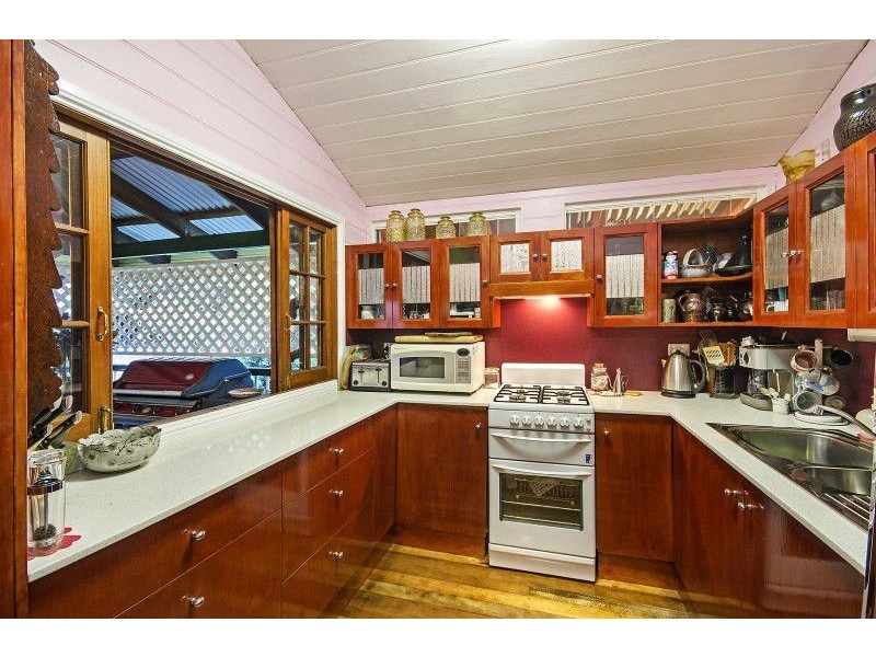 15 The Avenue, Hermit Park QLD 4812