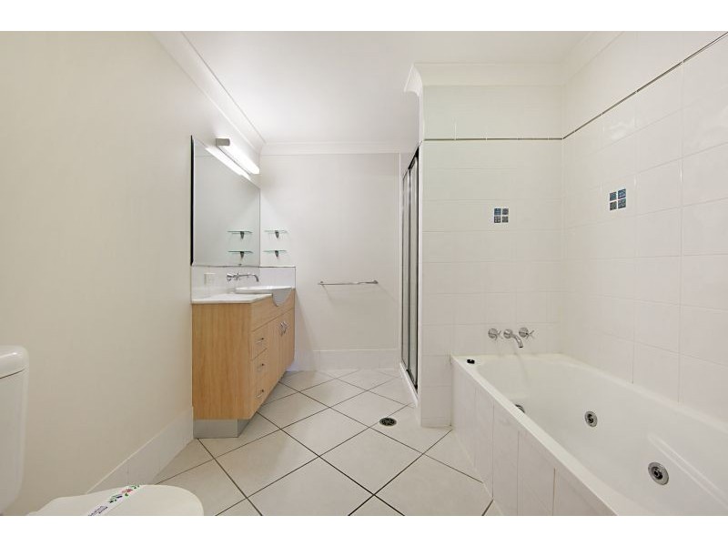 18 Sir Leslie Thiess Drive, Townsville City QLD 4810