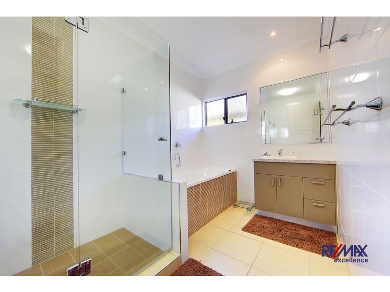 9 Waterfront Parade, Idalia QLD 4811