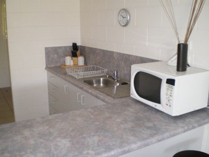 4/37 Hugh Street, West End QLD 4810