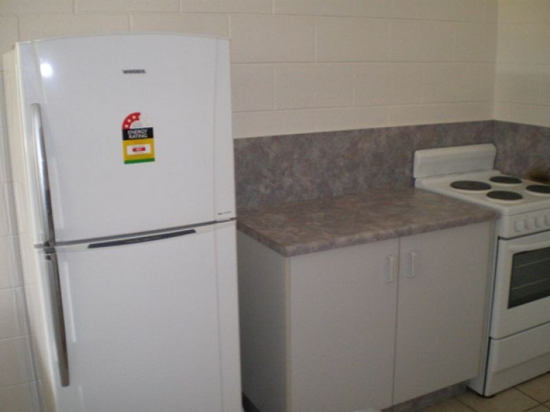 4/37 Hugh Street, West End QLD 4810