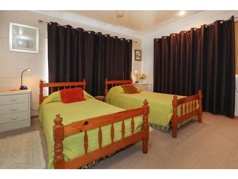 2 Wattle Street, Kirwan QLD 4817