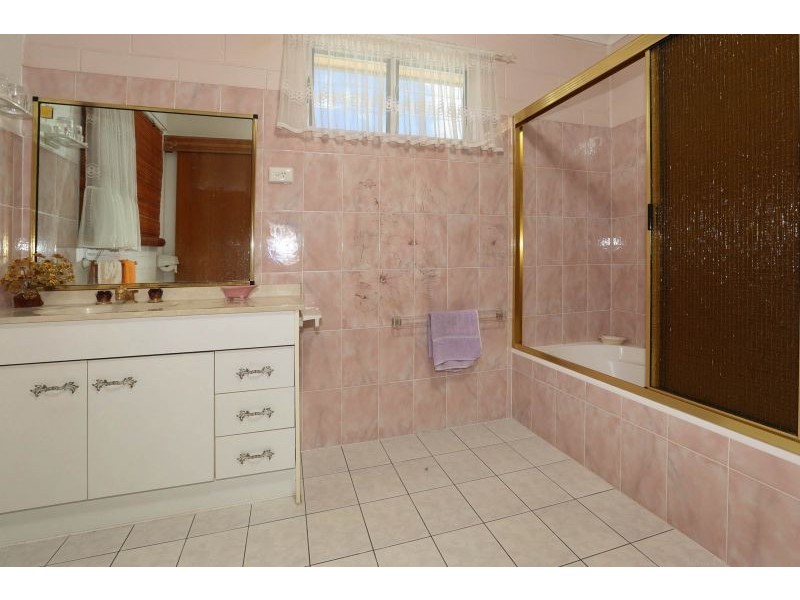 2 Wattle Street, Kirwan QLD 4817
