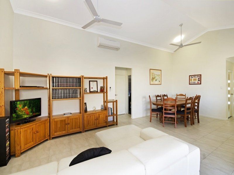 Bushland Beach QLD 4818