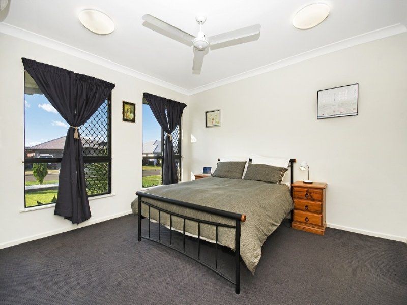 Bushland Beach QLD 4818