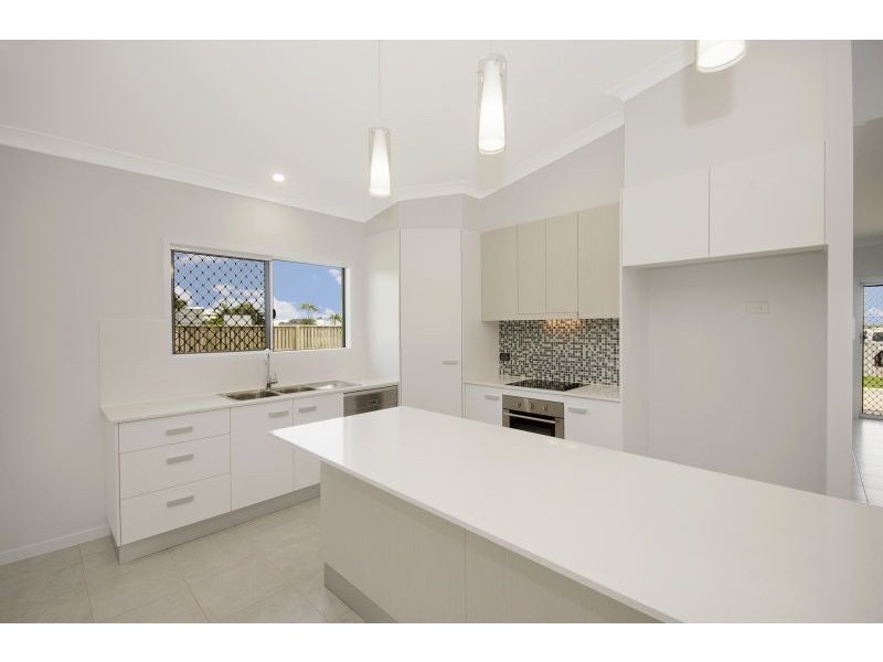 9 Dune Parade, Bushland Beach QLD 4818