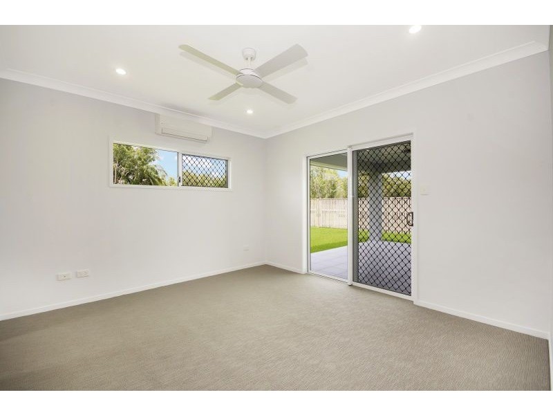 9 Dune Parade, Bushland Beach QLD 4818