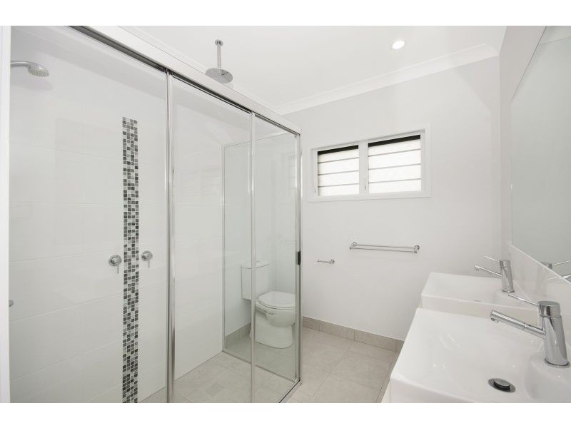 9 Dune Parade, Bushland Beach QLD 4818