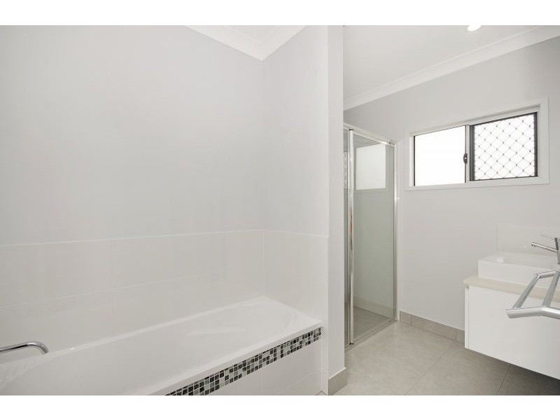 9 Dune Parade, Bushland Beach QLD 4818