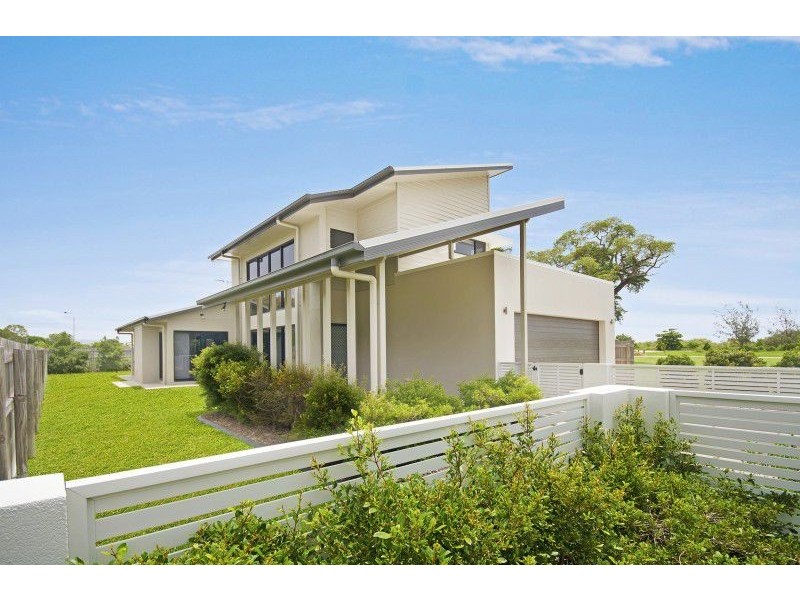 25 Dune Parade, Bushland Beach QLD 4818