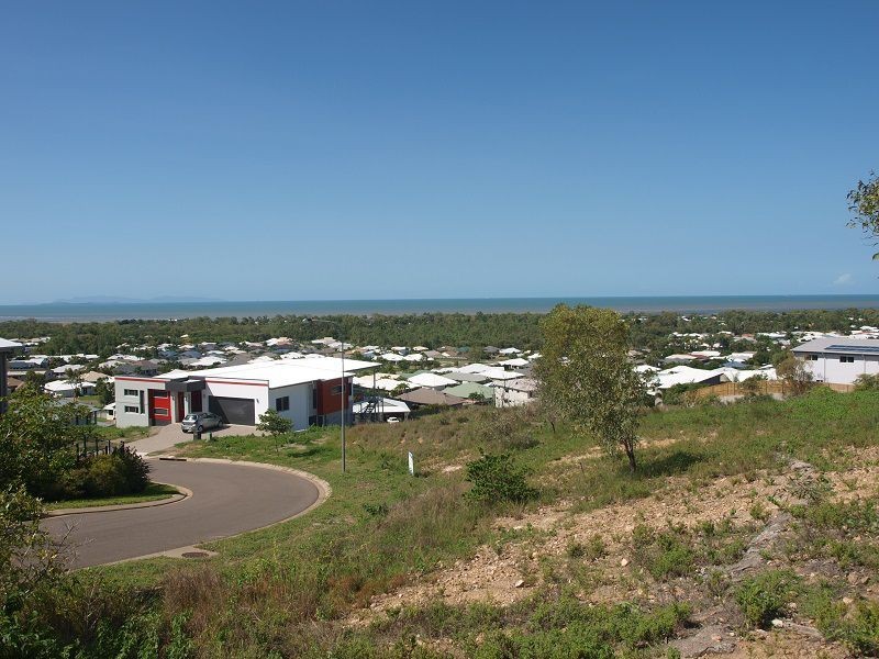 4 Cashell Crescent, Bushland Beach QLD 4818