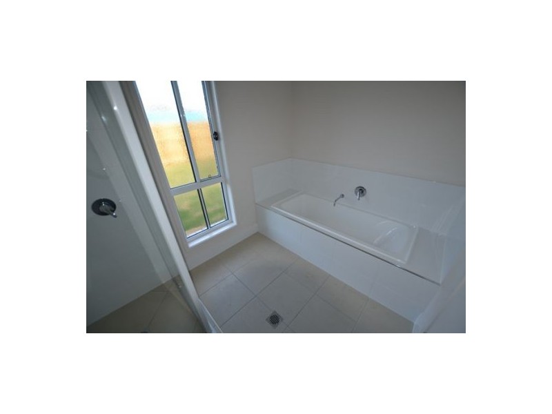 27 Bounty Circuit, Eli Waters QLD 4655