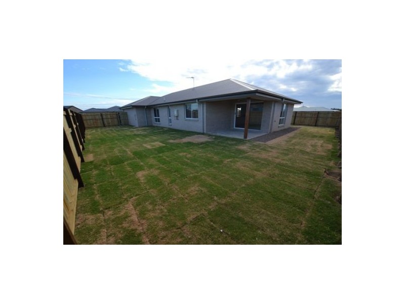 27 Bounty Circuit, Eli Waters QLD 4655