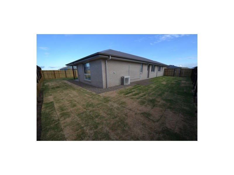 27 Bounty Circuit, Eli Waters QLD 4655