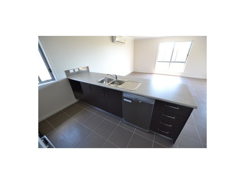 2 Kirra Court, Eli Waters QLD 4655